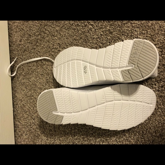 BRAND NEW Adidas Shoes - Picture 4 of 5